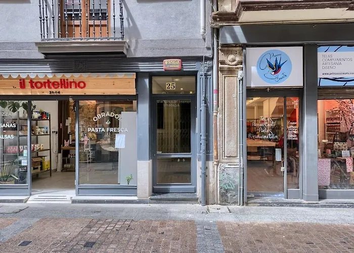 Artekale & Pintxos In Old Town