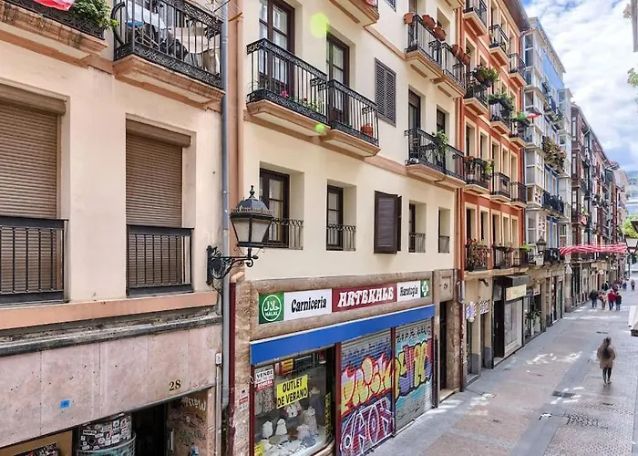 Artekale & Pintxos In Old Town