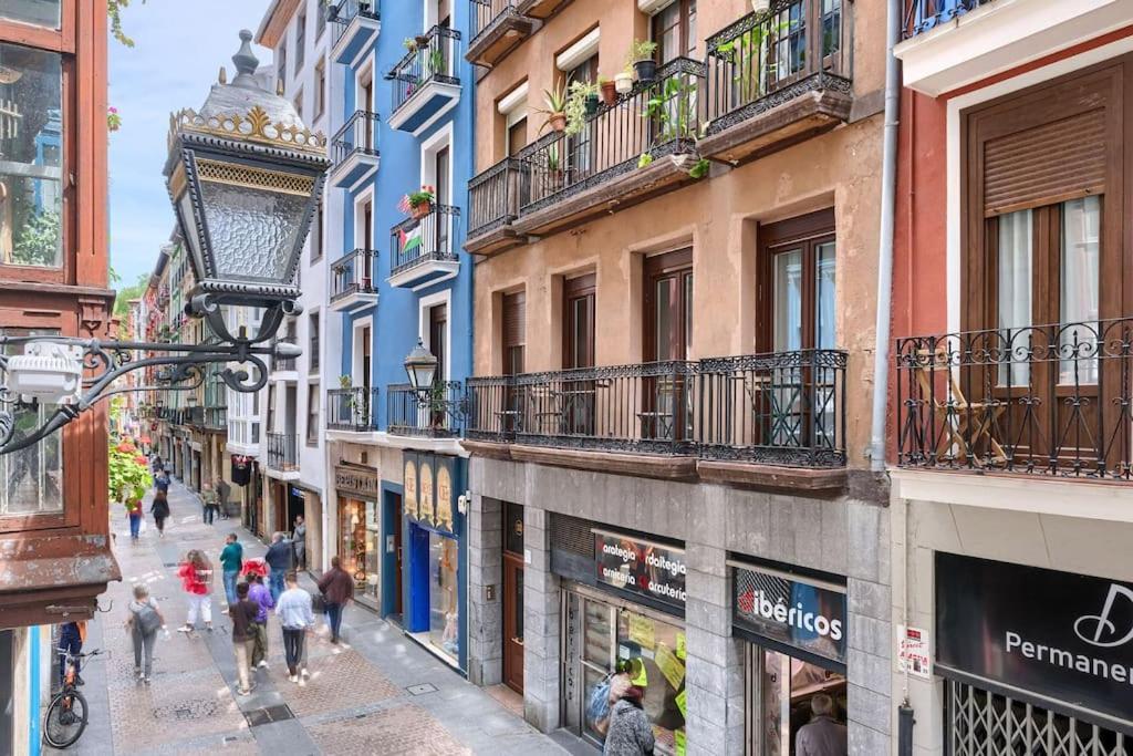 Artekale & Pintxos In Old Town Bilbao
